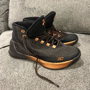 Steph curry’s 7.5 youth shoes